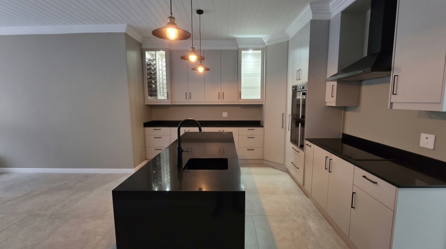 To Let 3 Bedroom Property for Rent in Uitzicht Western Cape
